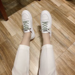Giày Bata màu trắng đơn giản