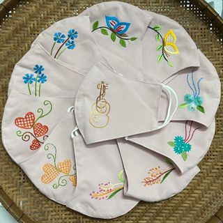 Khẩu trang thêu tay màu Hồng