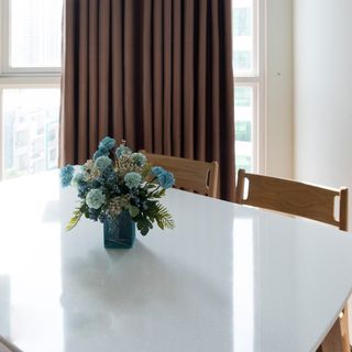 Bàn Ăn COSY Mặt Đá - Đá Solid Surface Hàn Quốc - Cao Cấp, Sang Trọng - Có Khả Năng Kháng Khuẩn, Không Thấm Nước, Rất Dễ Lau Chùi