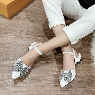 Giày sandal da bít mũi nơ