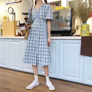 Đầm caro xanh chiết eo nhẹ nhàng