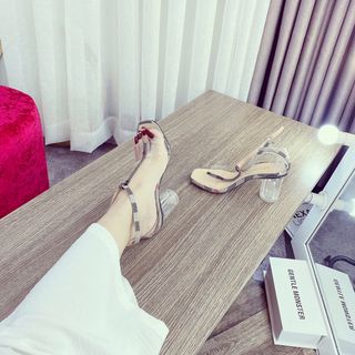 Giày sandal cao gót trong