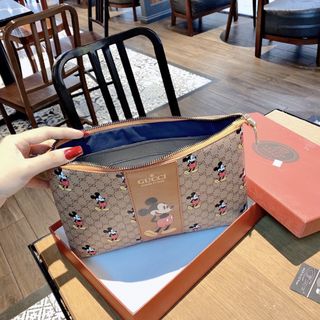 Ví cầm tay mickey