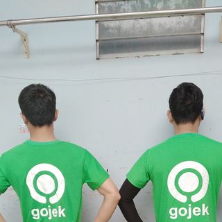 Áo thun gojek thời trang in decal trắng