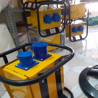 vỏ tủ điện hộp nguồn sắt vàng điện tạm thi công trình