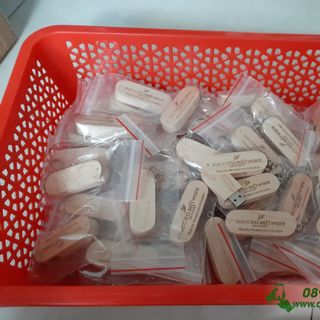 USB Vỏ Gỗ khắc logo doanh nghiệp làm quà tặng