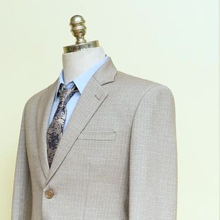 Áo vest trung niên màu sáng kem