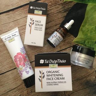 Kem Tứ Diệp Thảo