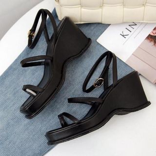 Giày sandal đế xuồng nữ đế gợn sóng phối quai ngang cách điệu - Giày đế xuồng nữ cao 7cm có 2 màu Trắng và Đen - YH237D