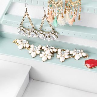 Kệ Trang Sức Hình Tam Giác