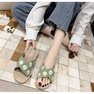 Dép hoa cúc tiểu cute
