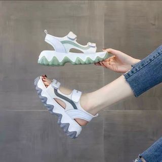 Giày sandal đế răng cưa