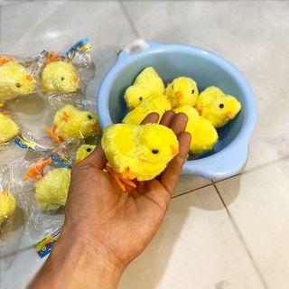 Đồ chơi mô hình gà con có dây cót