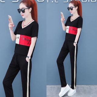 Bộ đồ thể thao cổ tim MAKE TODAY TT430, kiểu dáng cổ tim thời trang trẻ trung.