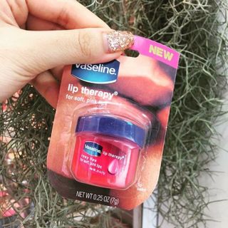 DƯỠNG MÔI VASELINE