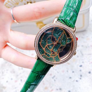 Độc đáo cùng Davena nạm đá hình báo gấm siêu chất chơi.
