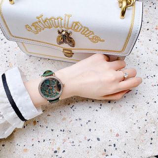 Độc đáo cùng Davena nạm đá hình báo gấm siêu chất chơi.