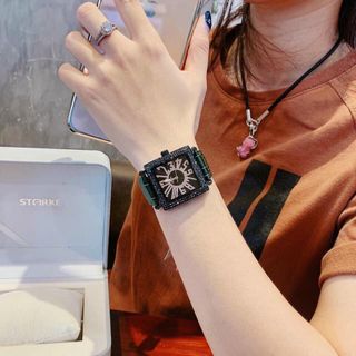 Davena mặt vuông siêu cá tính với tone xanh lá
