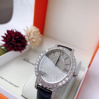 Davena cực chất với thiết kế mặt ovan full đá.