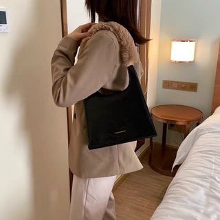 Túi xách quai lông tháo rời được