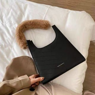 Túi xách quai lông tháo rời được
