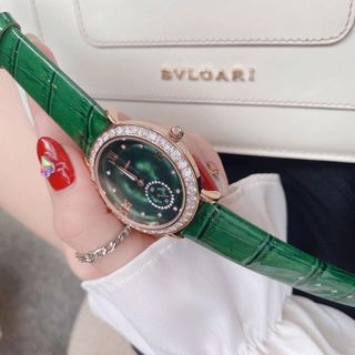 Davena với tone xanh lá vô cùng đẳng cấp và tôn da