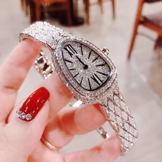 Dvena đẹp sang độc lạ với thiết kế đầu rắn
