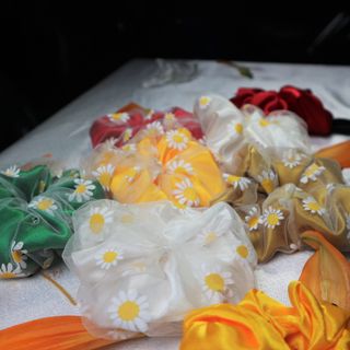 DÂY BUỘC TÓC/ SCRUNCHIES/ CHUNG BUỘC TÓC HOA CÚC, NHIỀU MÀU XINH XẮN