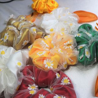 DÂY BUỘC TÓC/ SCRUNCHIES/ CHUNG BUỘC TÓC HOA CÚC, NHIỀU MÀU XINH XẮN