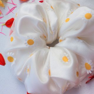SCRUNCHIES, DÂY BUỘC TÓC, CHUNG BUỘC HOA CÚC