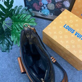 Túi Hoa Nâu Miệng Cong