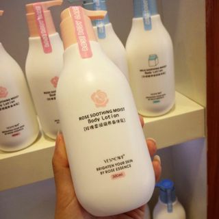 Sữa dưỡng thể Yesnow có hàng