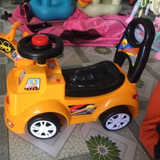 Xe chồi cần cẩu có nhạc đèn cho bé