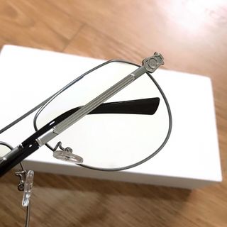 KÍNH ĐỔI MẦU 8848
