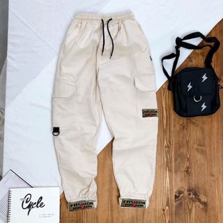 Quần jogger kaki túi hộp - Quần Túi Hộp dán gấu