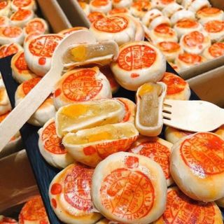 Bánh pía công phát nhân sầu riêng trứng muối
