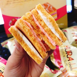Bánh Hura bông lan kem vị dâu