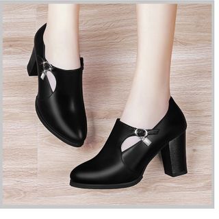 Giày boot thời trang nữ khoét hình bán nguyệt cao gót 7cm- YH1687
