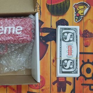 Đồ Chơi Súng Bắn Tiền Suprme Full Box Tặng Kèm 100 Tờ Tiền Dolar Suprme