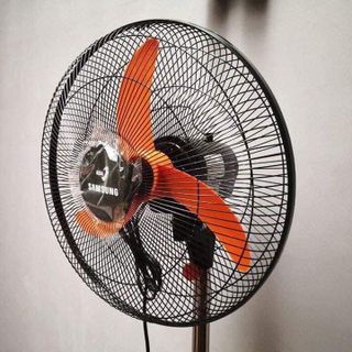 QUẠT ĐỨNG THẬT XỊN NHA KHÁCH À