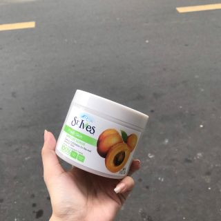 Kem tẩy tế bào chết ST ives không gây khô da 283g