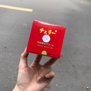 Kem anh đào dưỡng trắng da trị nám Nhật Bản chất kem lỏng dễ thấm