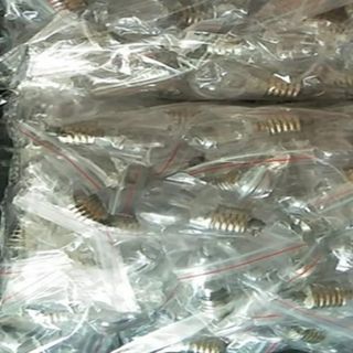 Móc khóa hình bóng đèn sẵn pin 8k