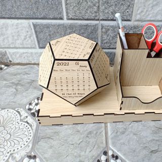 Lịch Gỗ 2021 Kèm Hộp Bút