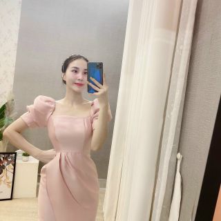Váy tapta cổ vuông