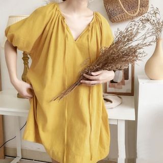 Đầm suông vàng xám tay phồng cột nơ