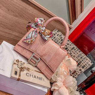 Túi xách đeo chéo khóa chữ B
