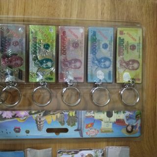 Móc khóa hình giấy bạc