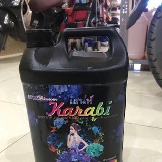 Nước giặt Karabi, công nghệ Thái Lan, sản xuất tại Việt Nam, nguồn hương liệu nhập Đức.