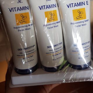Sữa rửa mặt vitamine e